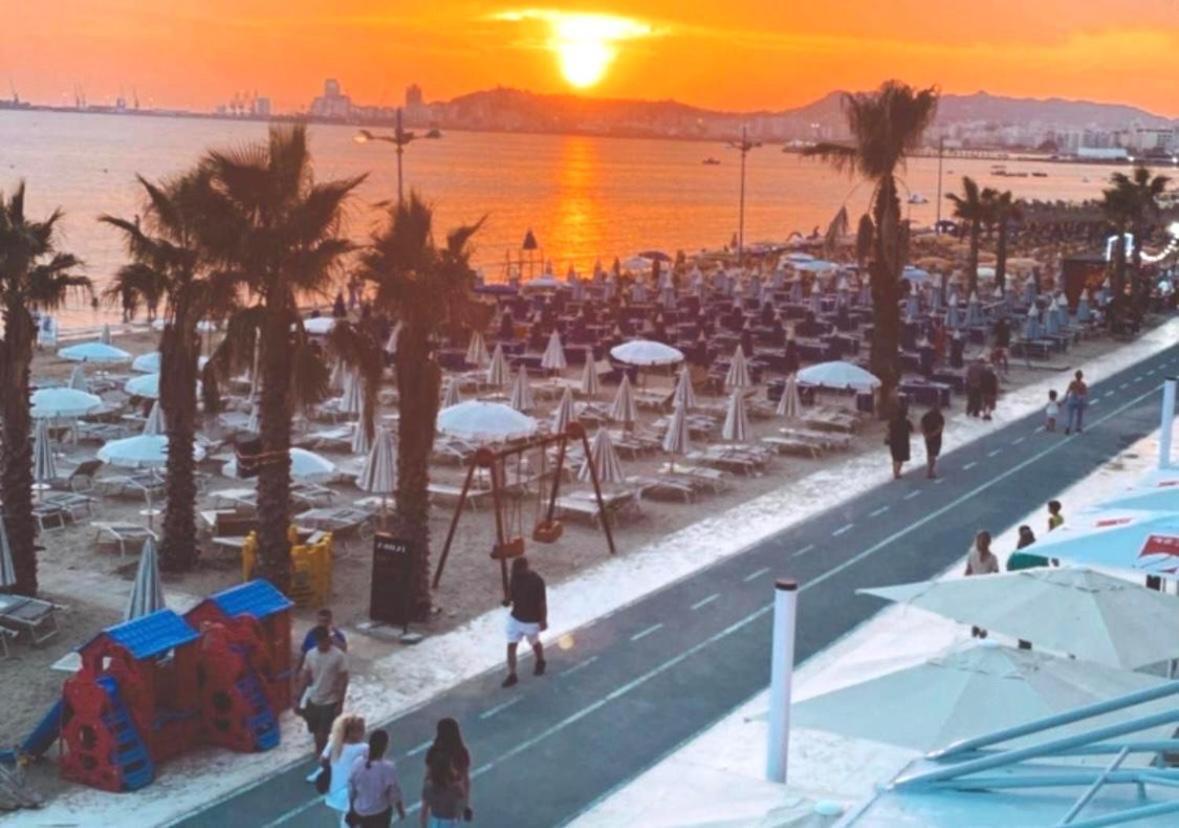 Durres Strand Direkt Am Meer Exteriör bild