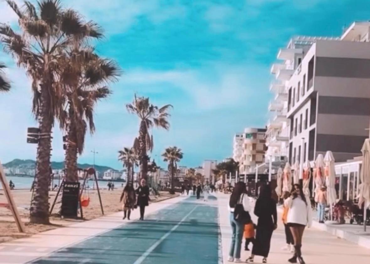 Durres Strand Direkt Am Meer Exteriör bild